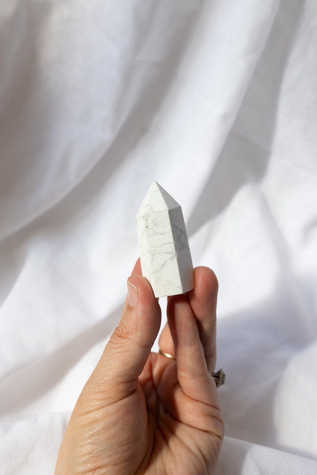 Howlite Crystal Point #O1 | Calm • Patience • Awareness